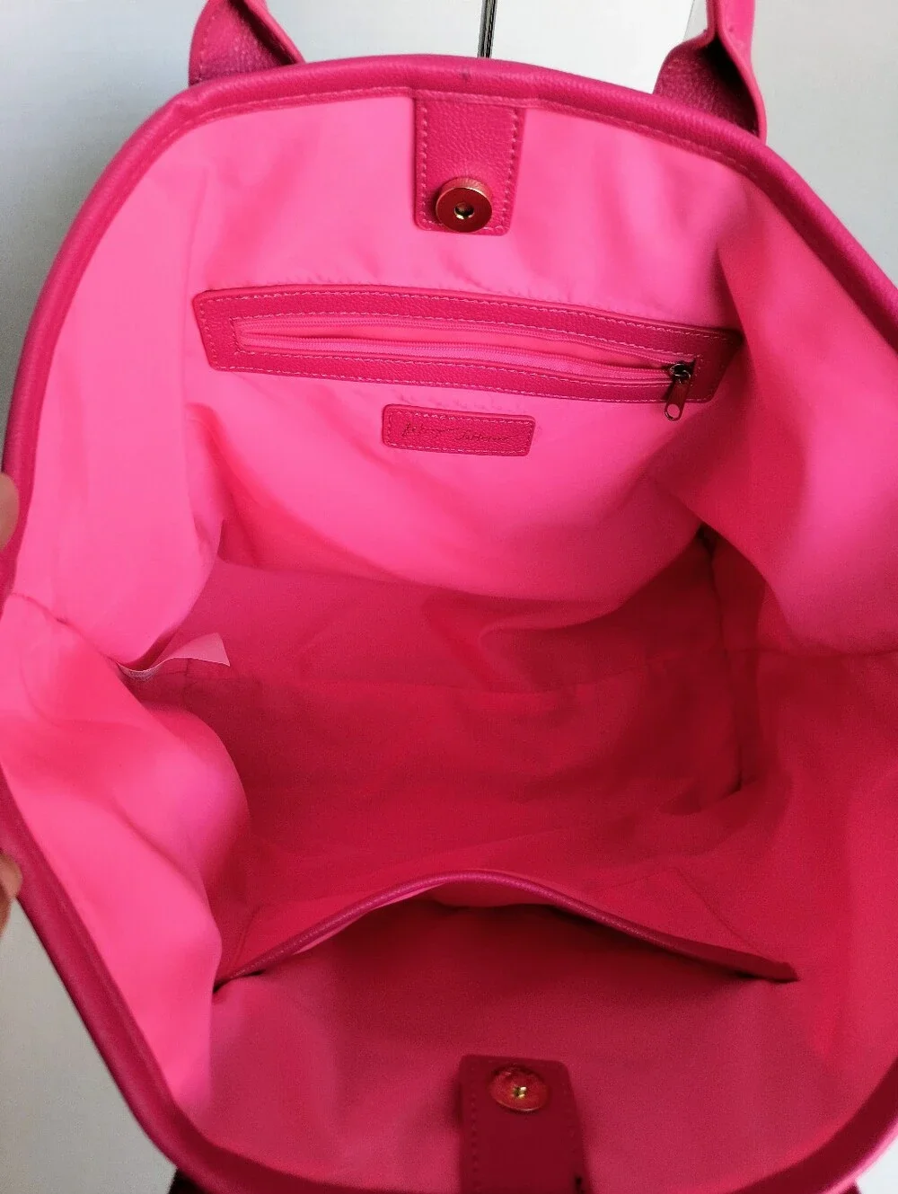 Like New Condition Betsy Johnson Scalloped Daisy Tote w/Chain Shoulder Straps - Picture 6 of 11